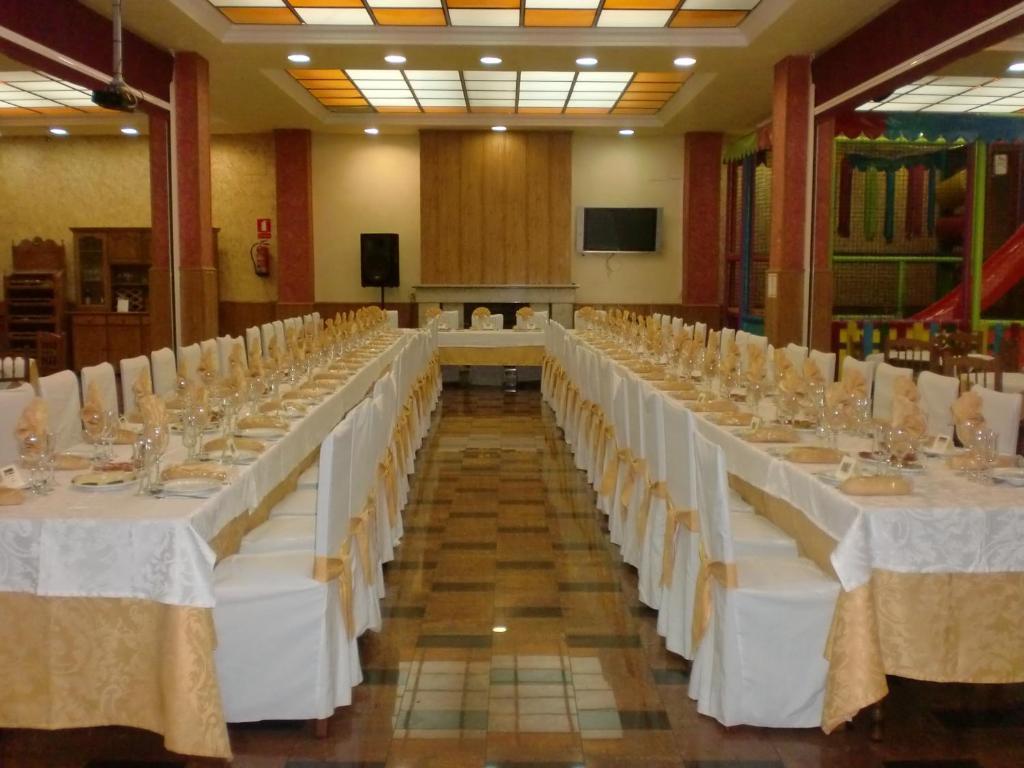 Hotel Los Chiles Villanueva Del Arzobispo Restaurant photo