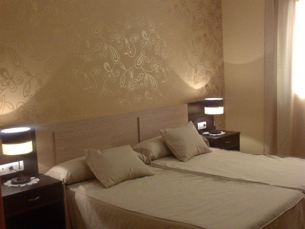 Hotel Los Chiles Villanueva Del Arzobispo Room photo